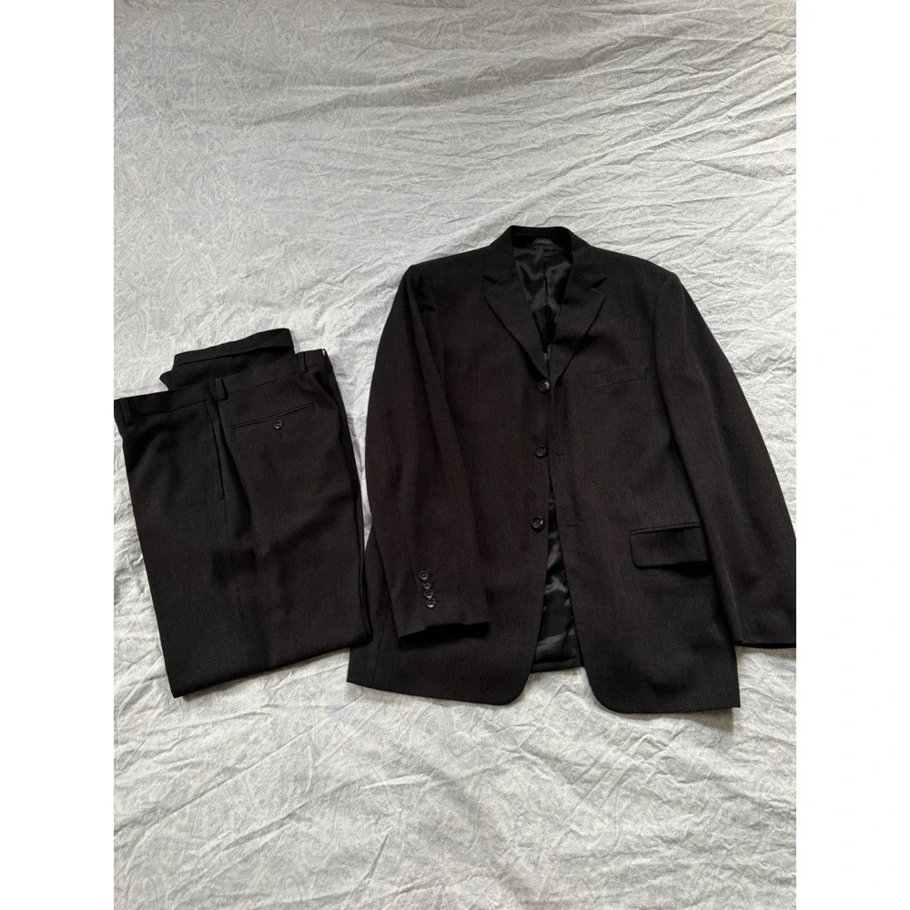 Banana Republic Men's Charcoal 100% Wool Suit 42R 34x31 Italy Business Formal